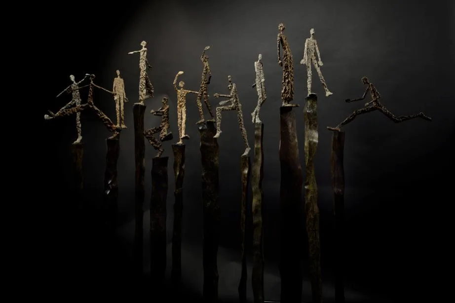 瓦兒 Val (1967-2016)｜ Theatre of Joy｜2014｜銅｜23x19x185cm
